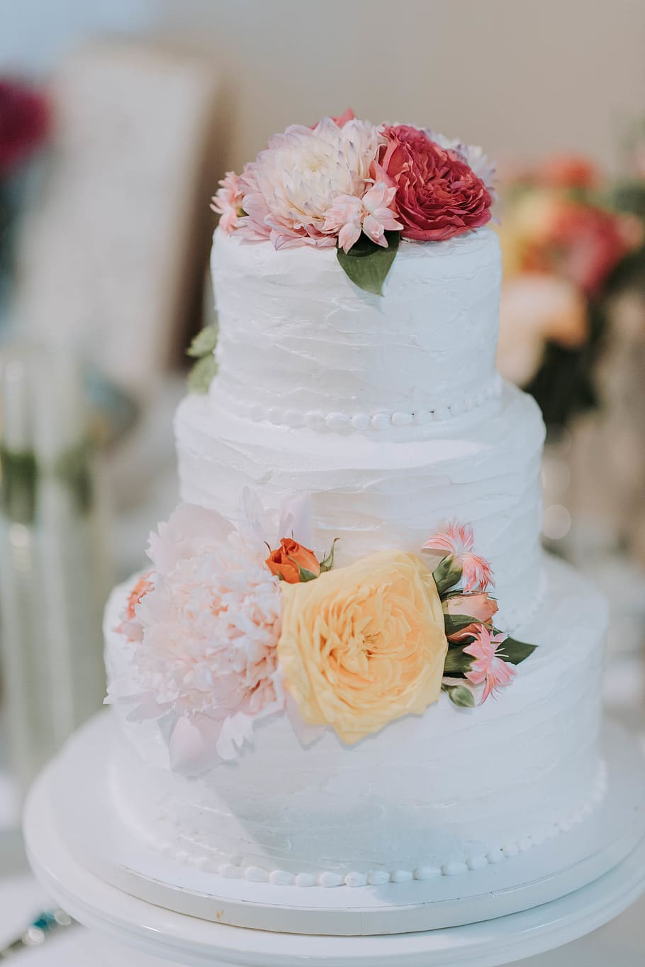 round white icing-covered 3-layer cake, sweet food, dessert, wedding cake HD wallpaper