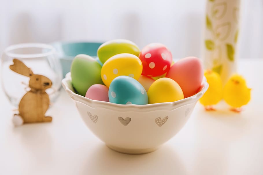 Happy Easter! A bowl full of Easter eggs., food, multi colored HD wallpaper