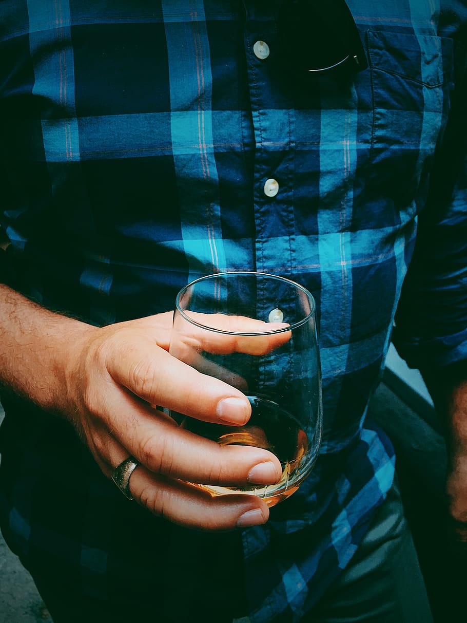 drink, real people, midsection, human hand, one person, lifestyles HD wallpaper
