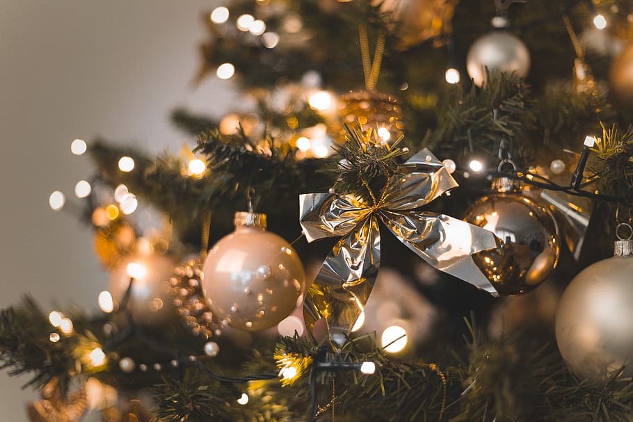 Close-Up Photo of Gold And Silver Christmas Ornaments, balls, HD wallpaper