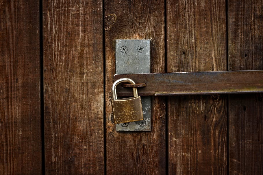 castle, padlock, closed, locked, wood, metal, old, rustic, door HD wallpaper