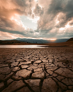 cracked brown soil, cloud - sky, scenics - nature, beauty in nature HD wallpaper