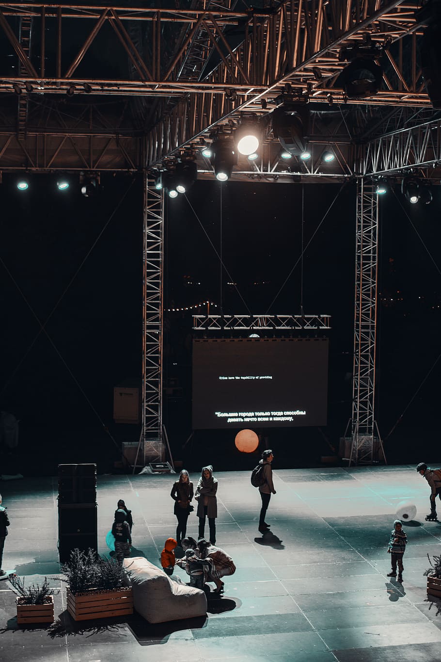 Group of People Standing on Stage, crowd, dark, lights, metal HD wallpaper