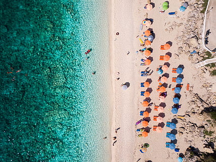 people enjoying the beach, drone view, aerial view, looking down HD wallpaper