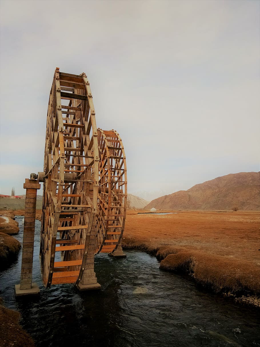 Brown Wooden Wheel on River, daylight, grass, landscape, machine HD wallpaper
