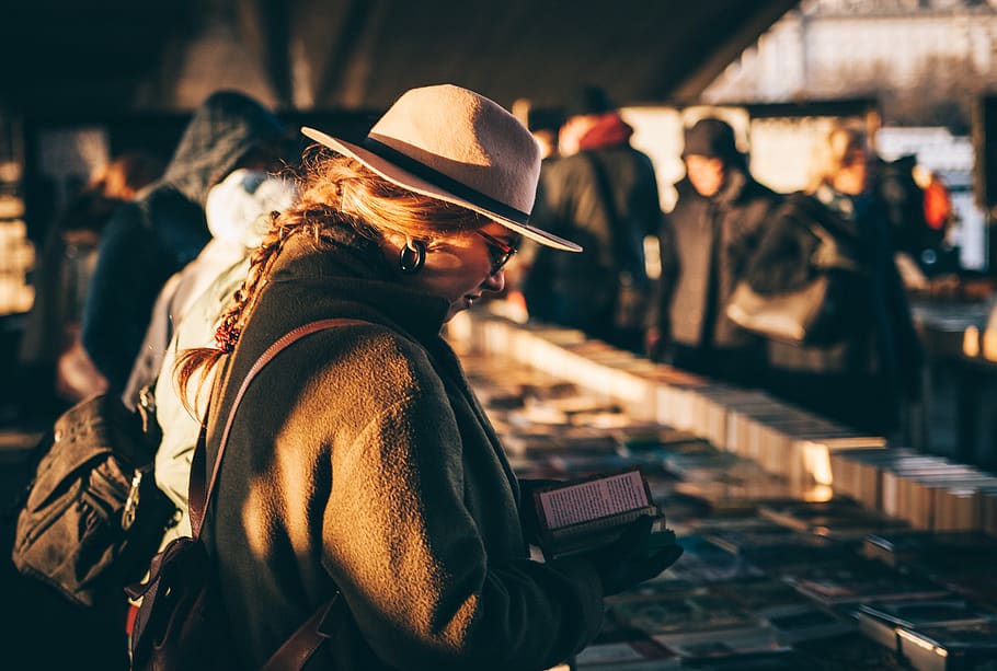 people, reading, book, store, knowledge, woman, men, hat, blur HD wallpaper