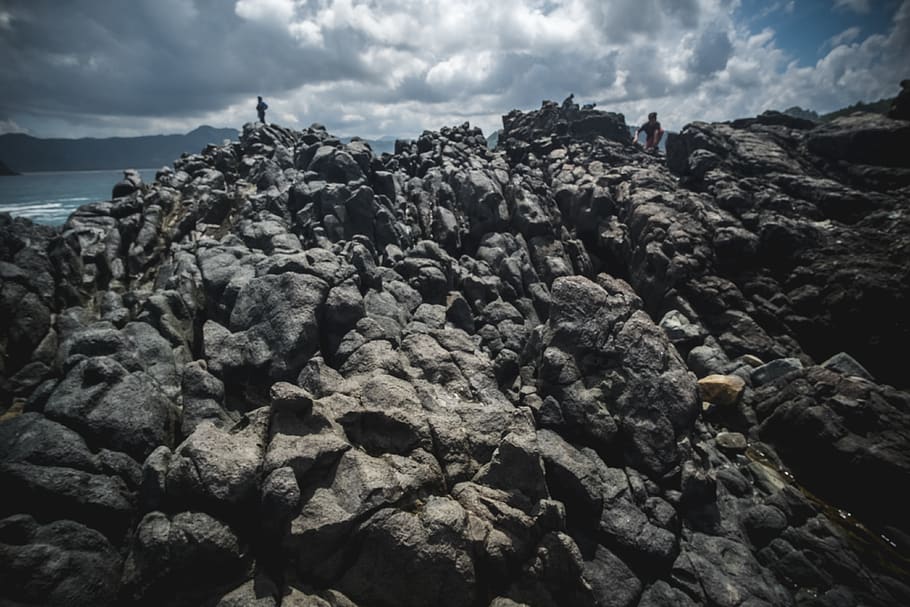 friends, beach, sand, cliff, lombok, indonesia, sky, rock, rock - object HD wallpaper