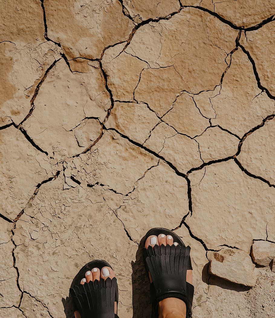person standing on brown surface, human body part, cracked, low section HD wallpaper