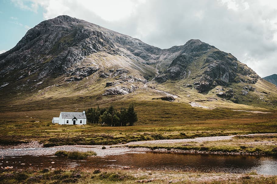 landscape photography of mountain at daytime, house, remote, rural HD wallpaper