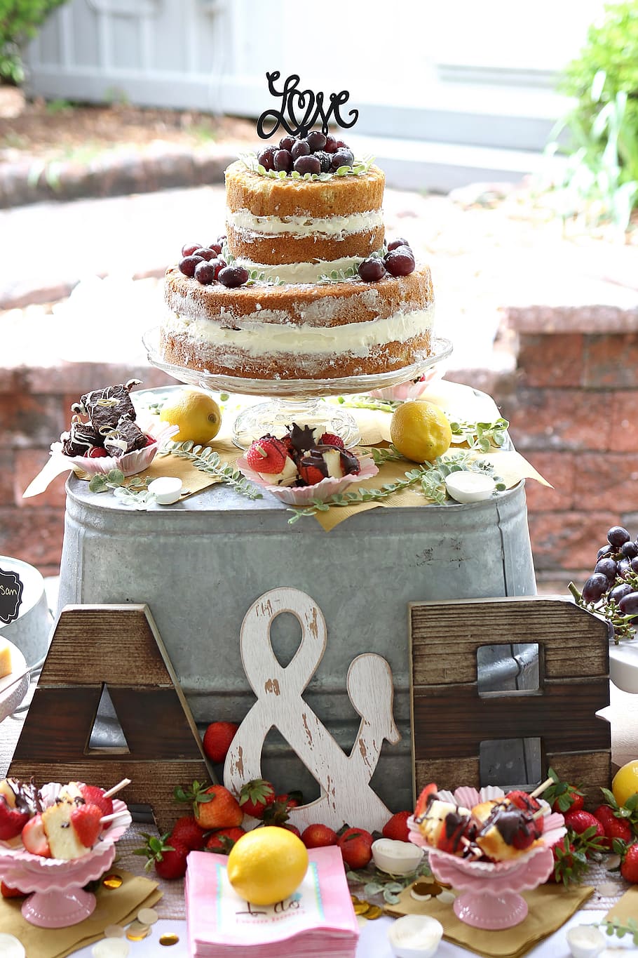 2-layered Cake, decor, decoration, delicious, dessert, food, fruits HD wallpaper