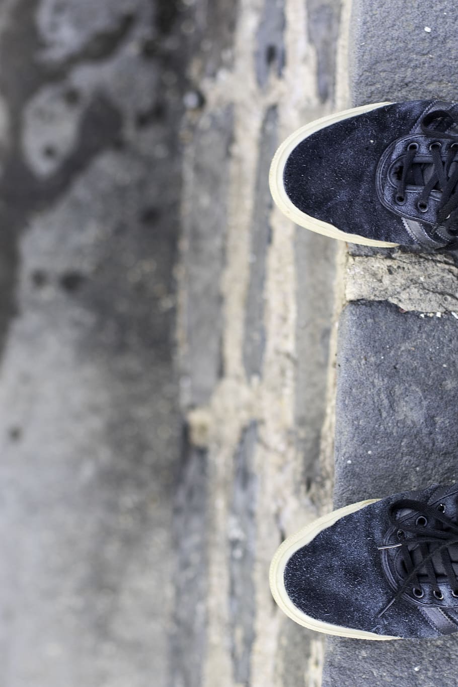 australia, eastern beach, shoes, brick, feet, ocean, metal HD wallpaper