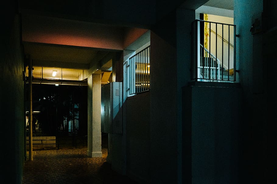 shadow, night, oldschool, empty, lonely, quiet, indoor, architecture HD wallpaper