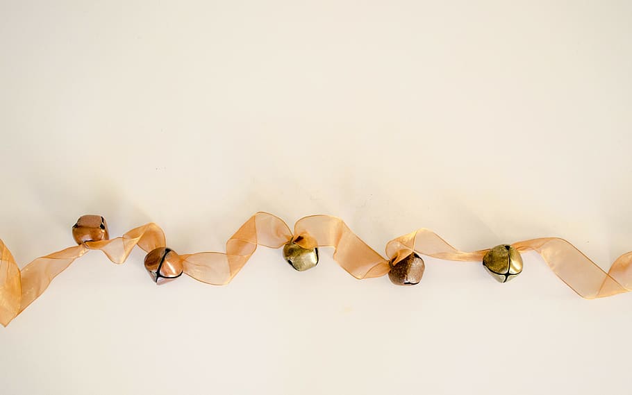beaded brown mesh strap, studio shot, copy space, white background HD wallpaper
