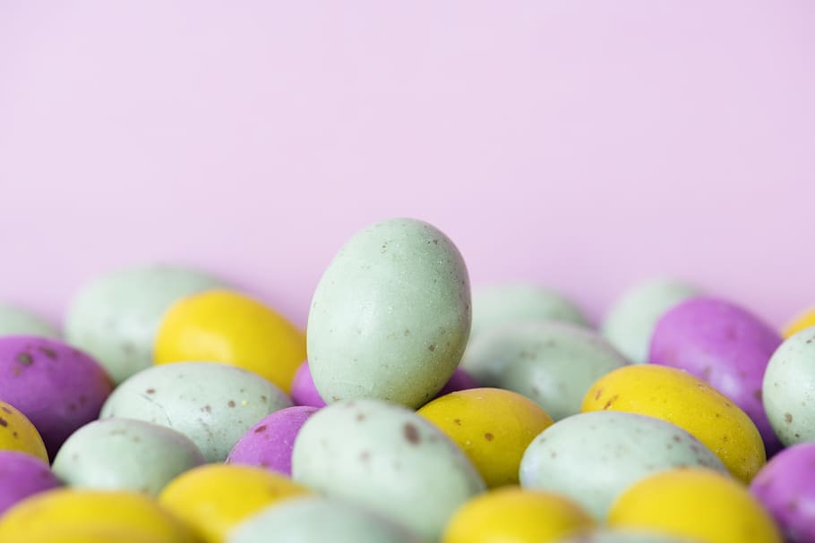 White and Multicolored Egg Lot, background, bean, bright, candy HD wallpaper