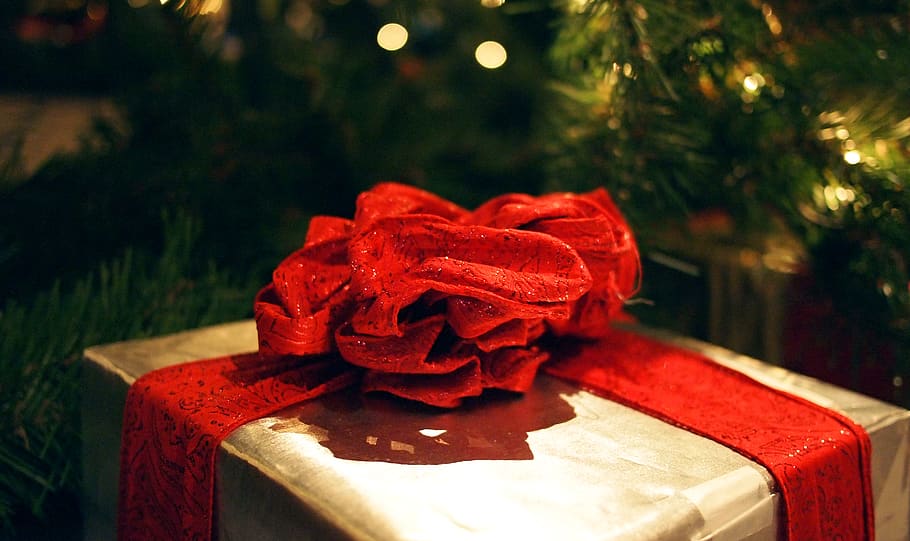 present, gift, red, bow, ribbon, wrapping, Christmas, xmas HD wallpaper