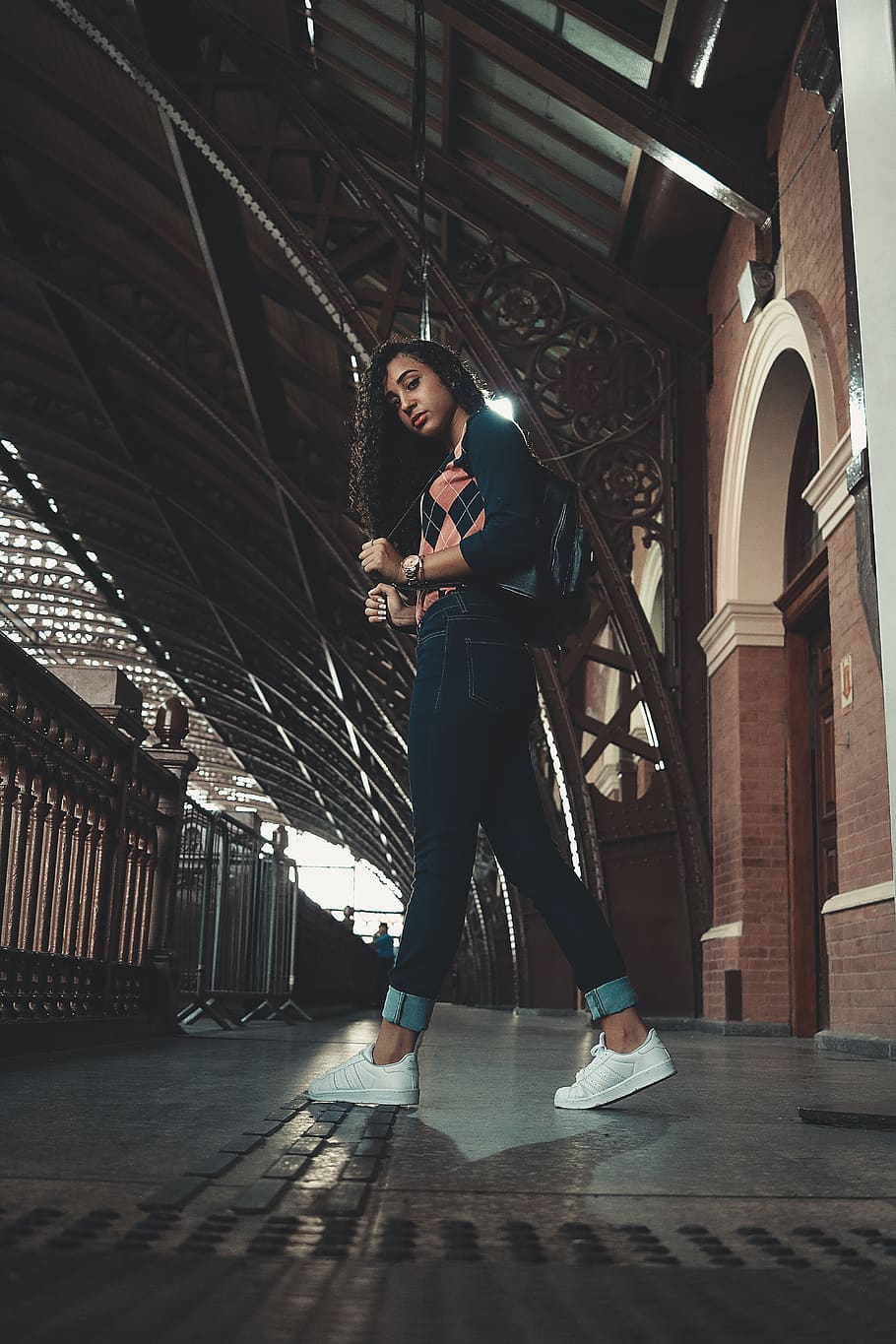 Woman Wearing Jeans Standing Inside Arch-framed Infrastructure HD wallpaper