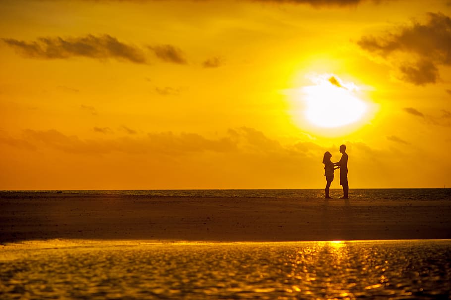 Man and Woman Standing Near Seashore Under Sunset, affair, anniversary HD wallpaper