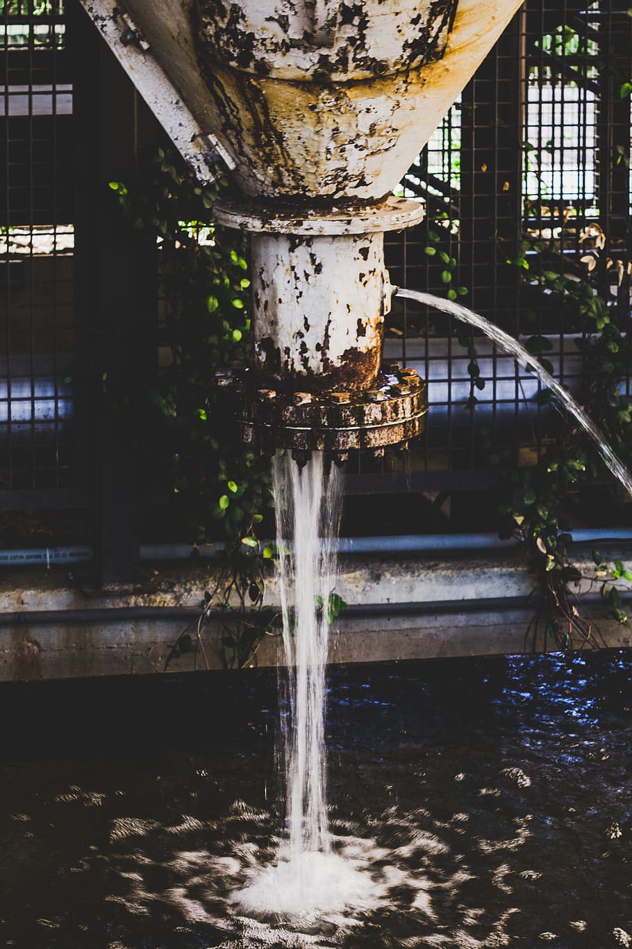 Water Coming Out Of A Pipe, flow, h2o, river, rust, rusty, architecture HD wallpaper