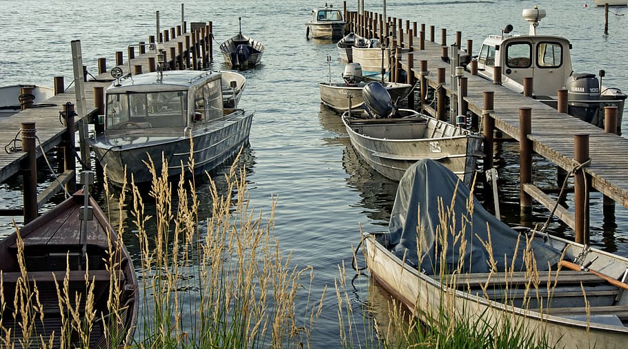 Cluster of Grey Motorboat on Brown Wooden Dock, boats, bridge HD wallpaper