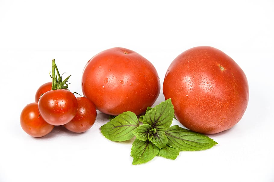 tomato, crops, fruit, red, fresh, leaves, green, table, kitchen HD wallpaper