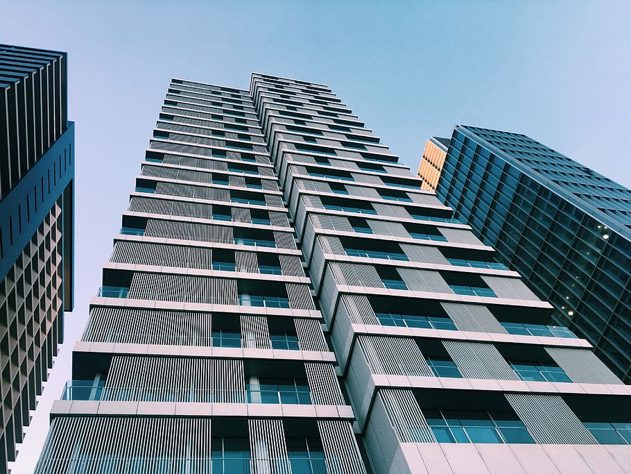 gray concrete buildings, city, skyscraper, architecture, housing HD wallpaper