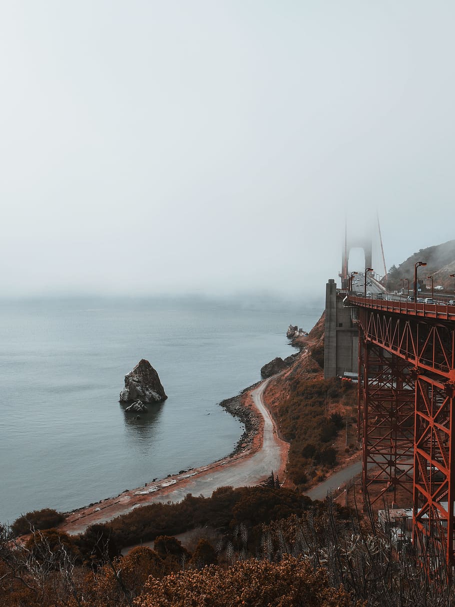 road beside body of water, coast, beach, bridge, red, blue, ocean HD wallpaper