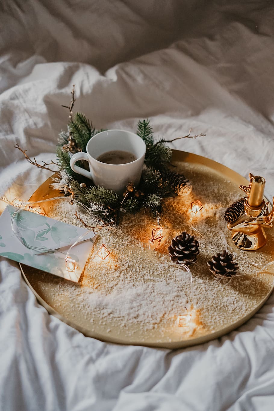 gold ceramic plate, food and drink, bed, indoors, freshness, high angle view HD wallpaper