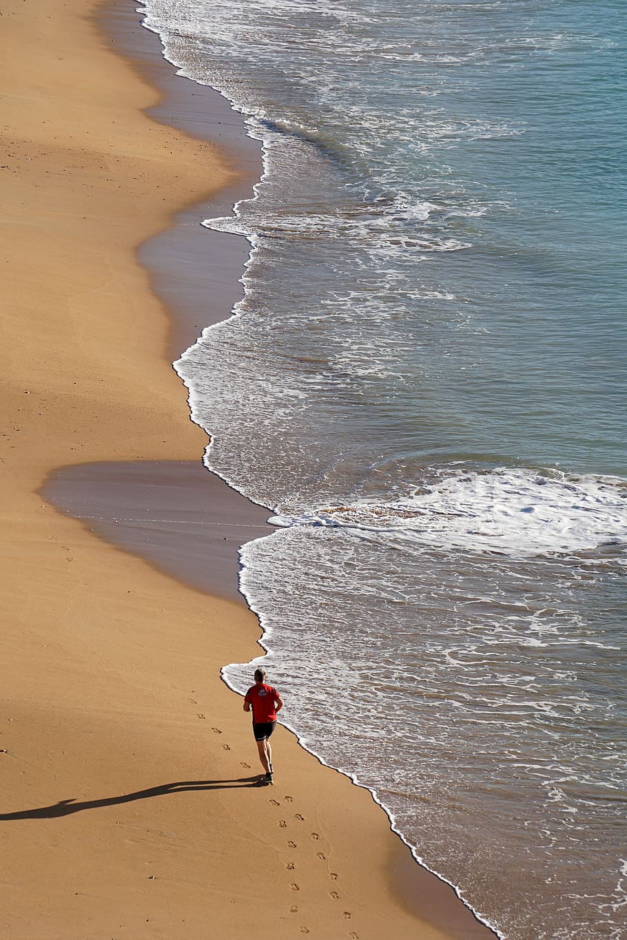 beach, sea, sand, run, jog, water, vacations, travel, fitness HD wallpaper