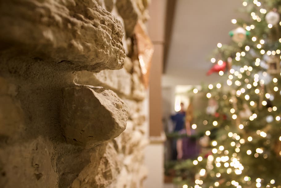 Christmas, Stone, Wall, Tree, Lights, celebration, christmas tree HD wallpaper