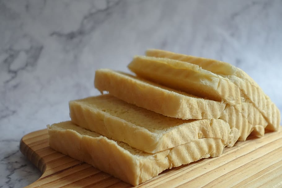 Sliced Loaf Bread on Chopping Boar, baking, dairy product, delicious HD wallpaper