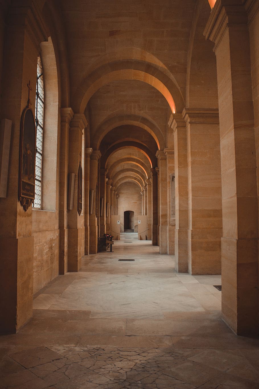 empty beige concrete hallway, arch, architecture, the way forward HD wallpaper
