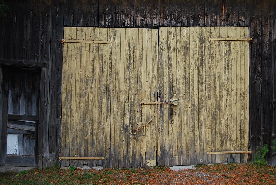 closed wooden shed door, nature, outdoors, rural, countryside, HD wallpaper