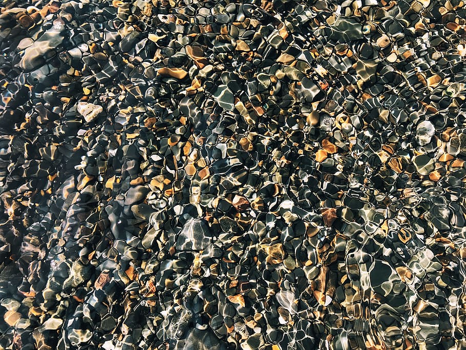 closeup photo of black and brown stone lot, surface, stones, ripple HD wallpaper