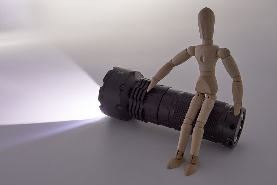 light, flashlight, dude, guy, dummy, puppet, wood, led, torch HD wallpaper