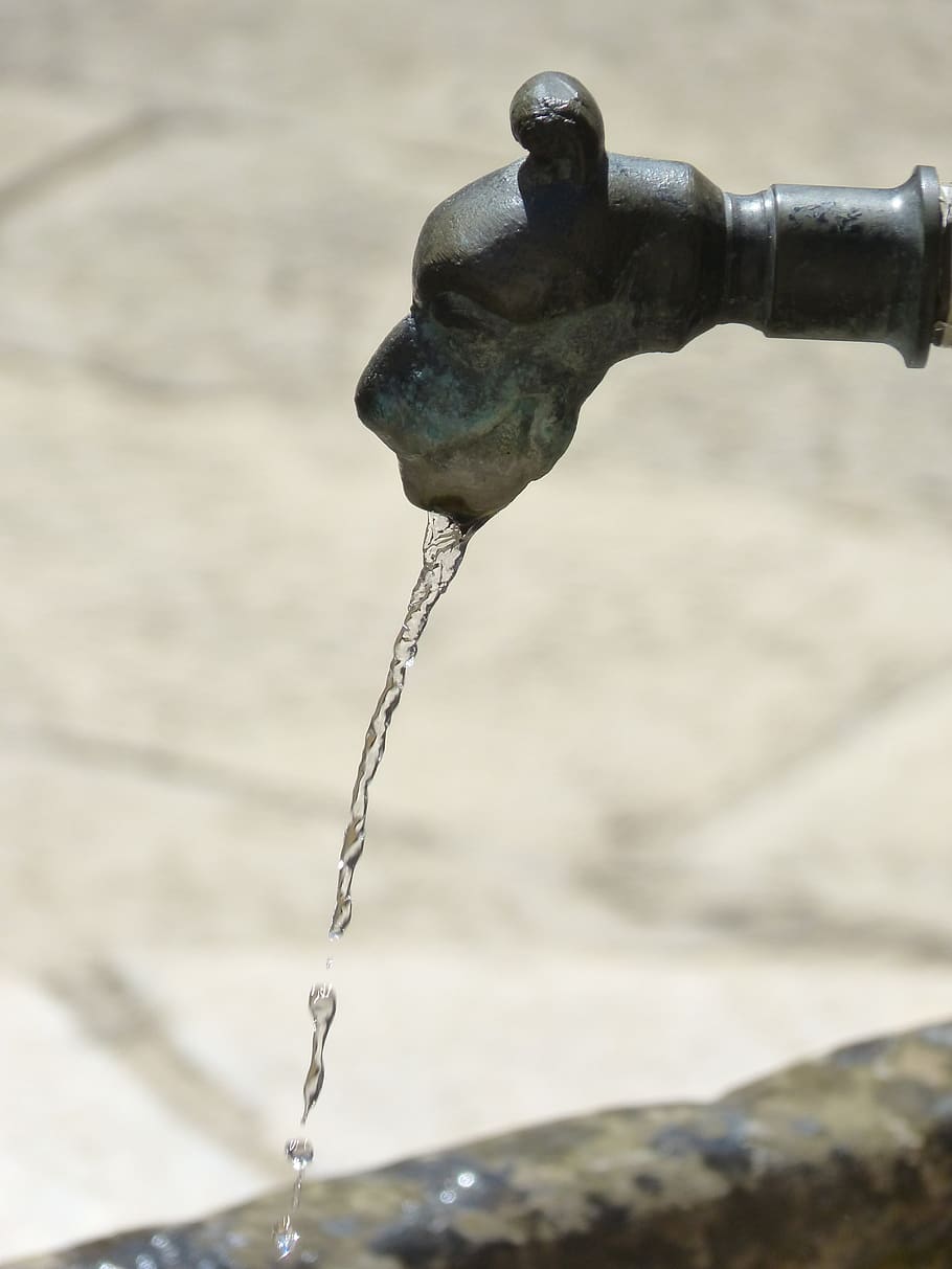 source, cano, water, sed, drink, jet, old, faucet, metal, focus on foreground