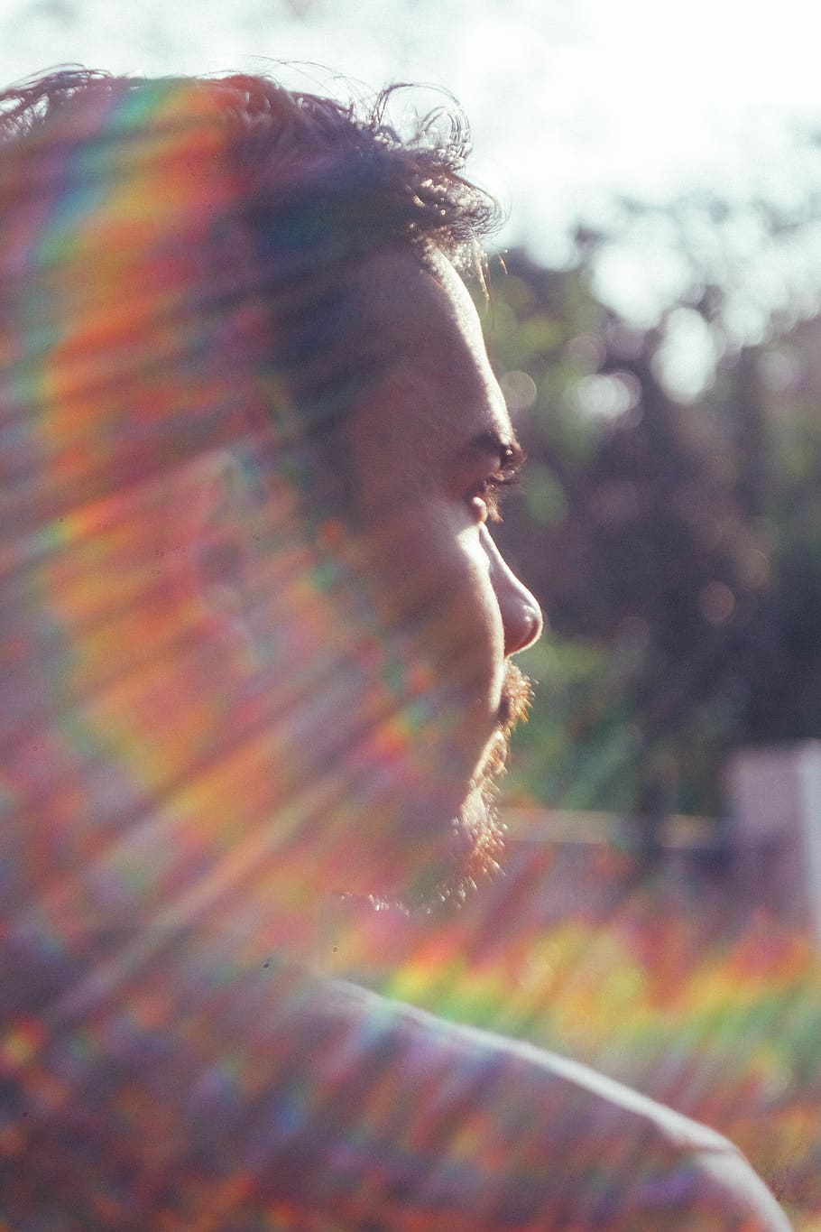 man standing outdoor, bubble, shoulder, face, sun flare, person HD wallpaper