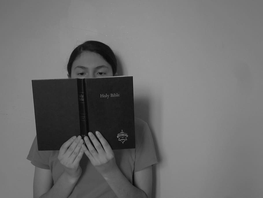 black and white, reading, bible, scripture, bible bee, one person, HD wallpaper