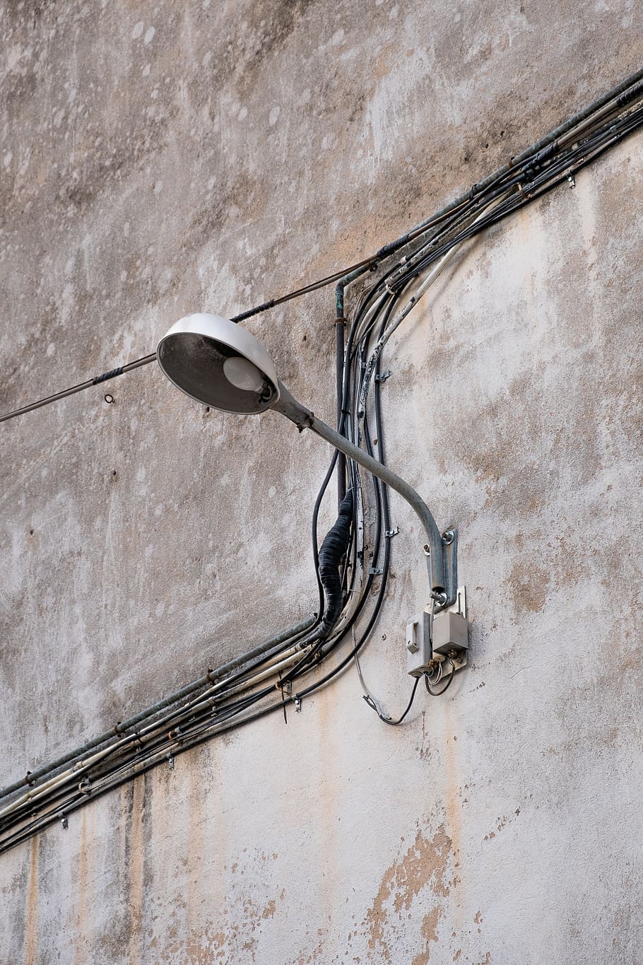 gray wall-mount electric lamp, canet de mar, spain, cable, light HD wallpaper