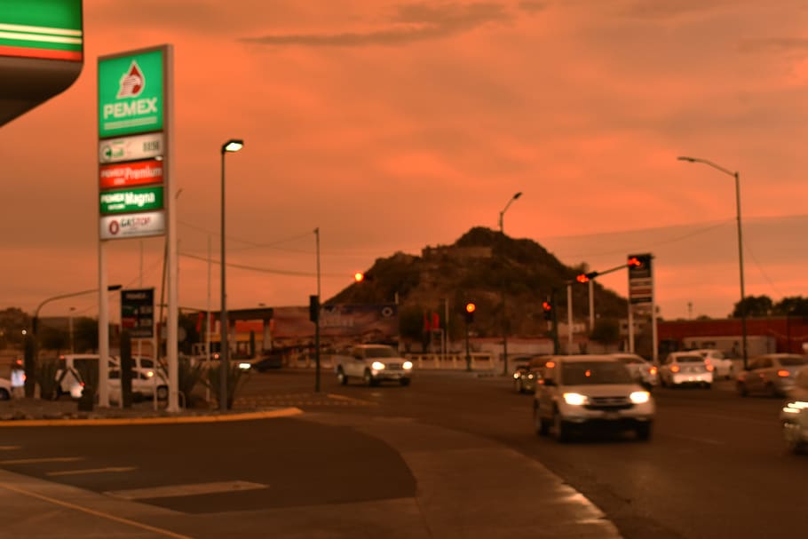 mexico, hermosillo, autos, caminar, sunset sky, lamppost, walking, HD wallpaper