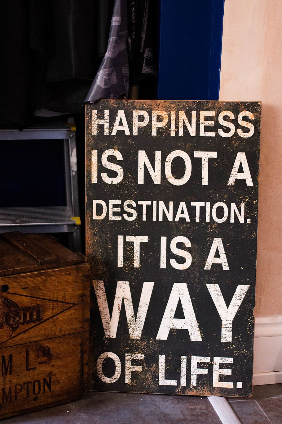 Hd Wallpaper United Kingdom Brighton Interiors Sign Quote Happy Happiness Wallpaper Flare