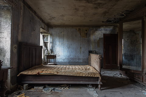 Empty Damaged Room With Mattress, abandoned, architecture, bed HD wallpaper