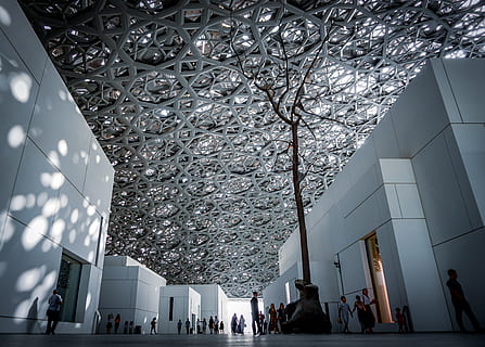 people standing between building wall, modern art, architecture HD wallpaper