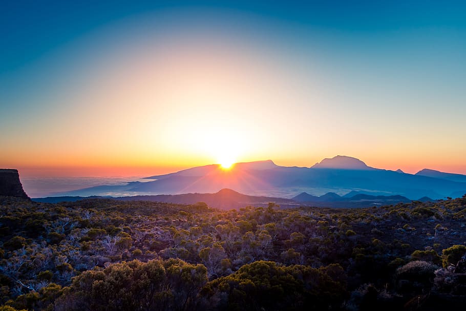 sunset over the mountain, landscape, sunlight, montain, sky, volcano HD wallpaper