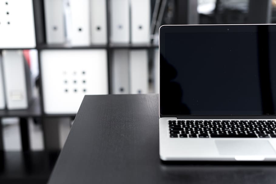 Close Up Photo of a Silver Macbook, black and white, blurred background HD wallpaper