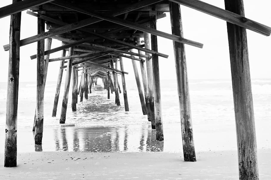 pier, beams, water, ocean, shore, wood, man made, grayscale HD wallpaper