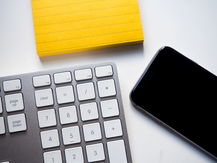 desk, phone, iphone, keyboard, sticky note, workspace, wireless technology HD wallpaper