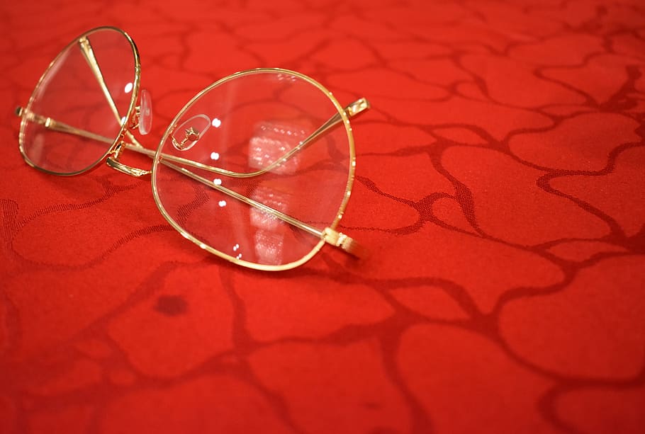 red, reflection, glasses, light, gold, modern, table, close-up HD wallpaper