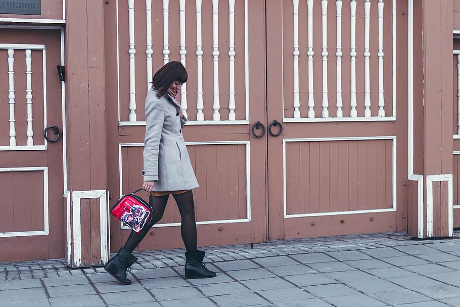 Woman Walking On Street, accessory, attractive, bag, beautiful HD wallpaper