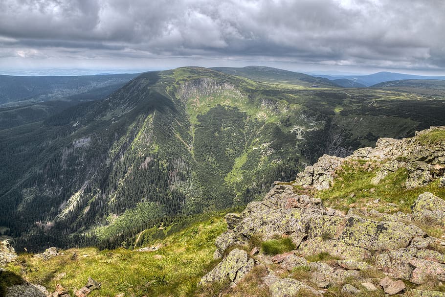 View in to a valley from Snezka Mountainin Krkonose National Park HD wallpaper