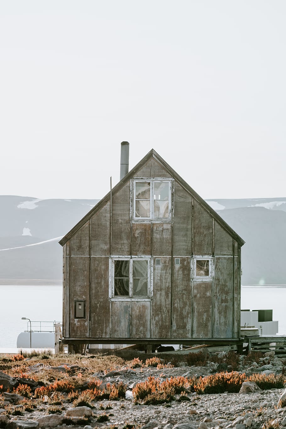 brown wooden cabin, building, mountain, snow, cold, outdoors HD wallpaper